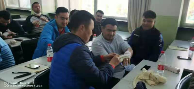 乌市足球儿童培训班,乌市青少年足球培训班