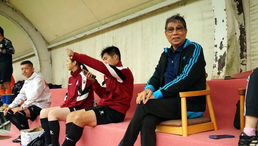 徐根宝出山了吗,80岁徐根宝亲自带全运队赴韩拉练