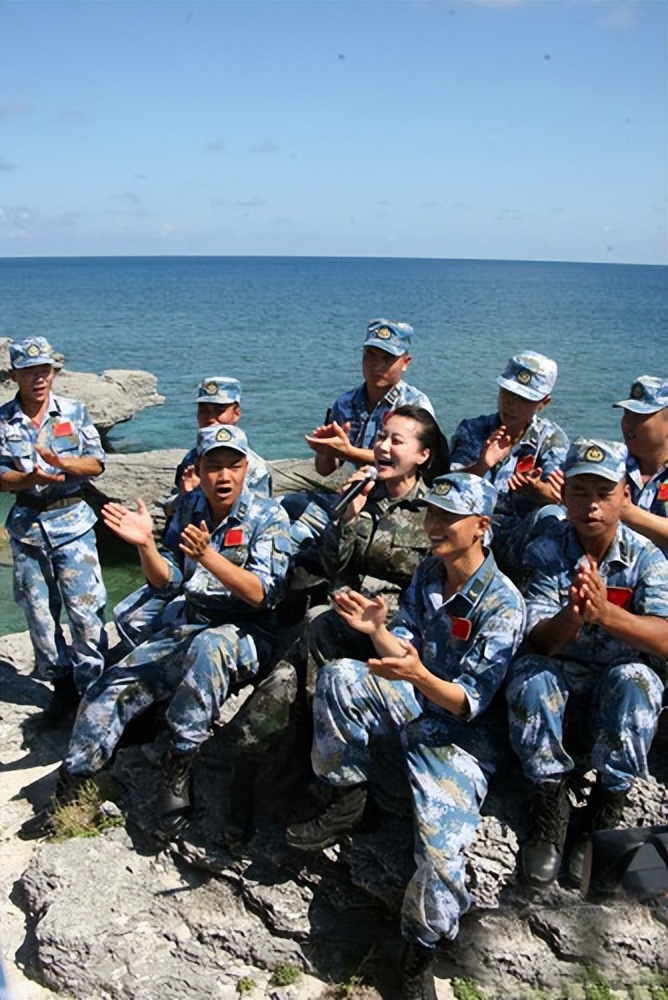 “大魔王”谭晶：当年高考她哭了3天，嫁给大9岁的院士幸福吗？