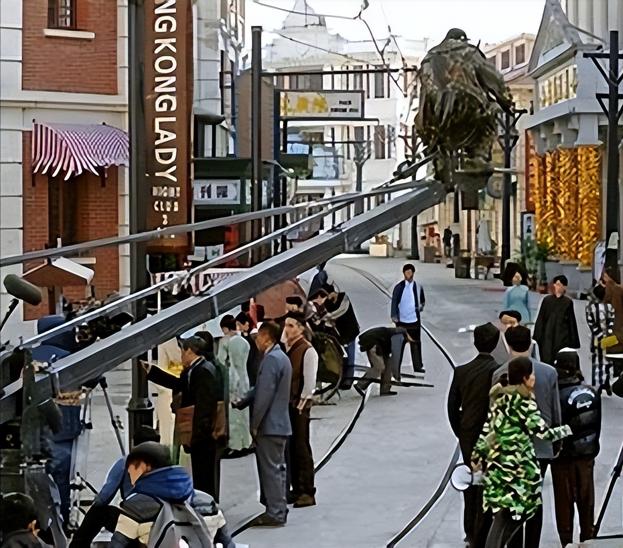 “出*身卖**体”日赚3000元，横店20万群演美女如云，却成为懒汉天堂