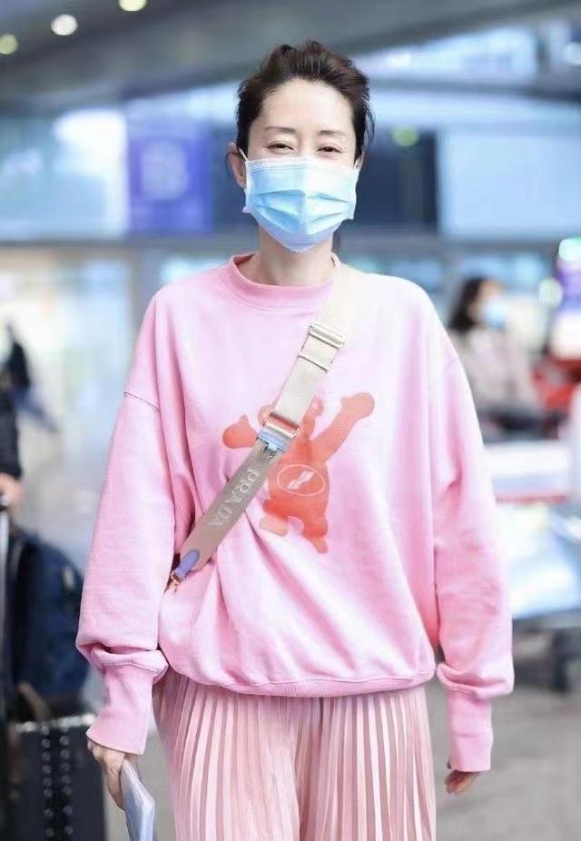 刘敏涛同款穿搭,刘敏涛穿搭白装出席活动