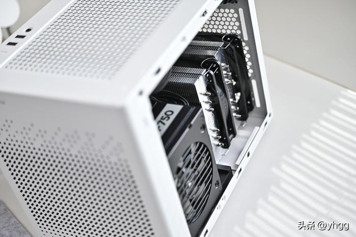 七彩虹主板b760和影驰760,七彩虹b760冰霜对比影驰b760