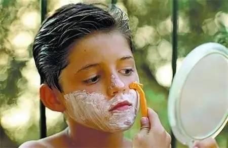 性早熟成小孩的“绊脚石”！儿童要避开这3物，以免过早发育