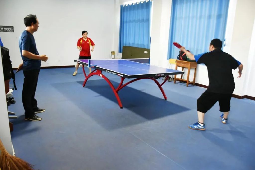 济南市莱芜一中举办第三届教职工乒乓球比赛