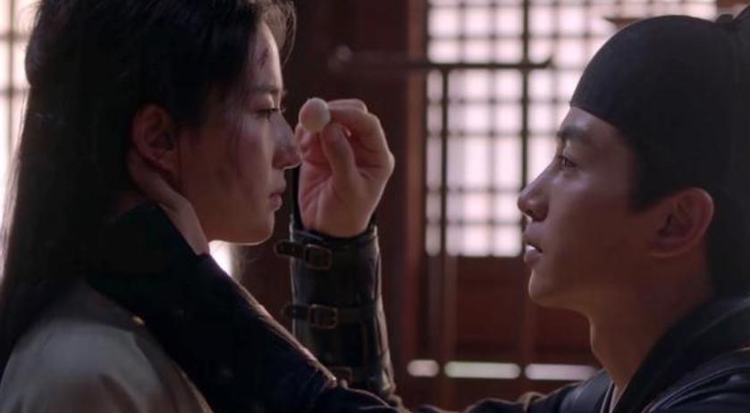 刘亦菲评价林允演技,刘亦菲林允对比