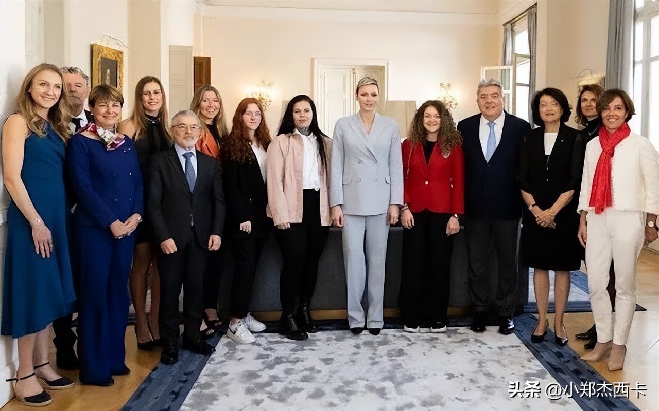 王菲谢霆锋甜蜜牵手最中肯的评价,网曝王菲谢霆锋高调合体现身