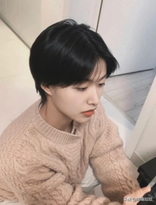 流行齐耳短发烫发型,最流行的齐耳短发烫发