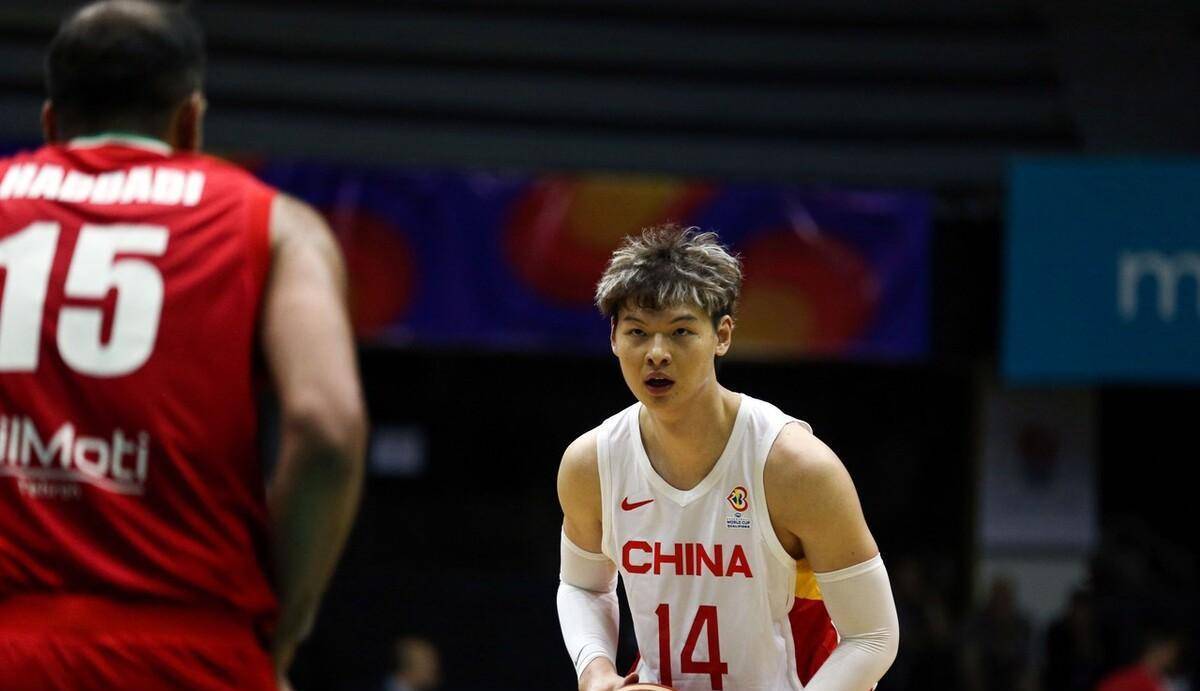 中国男篮王哲林十佳球,2023男篮世界杯王哲林数据