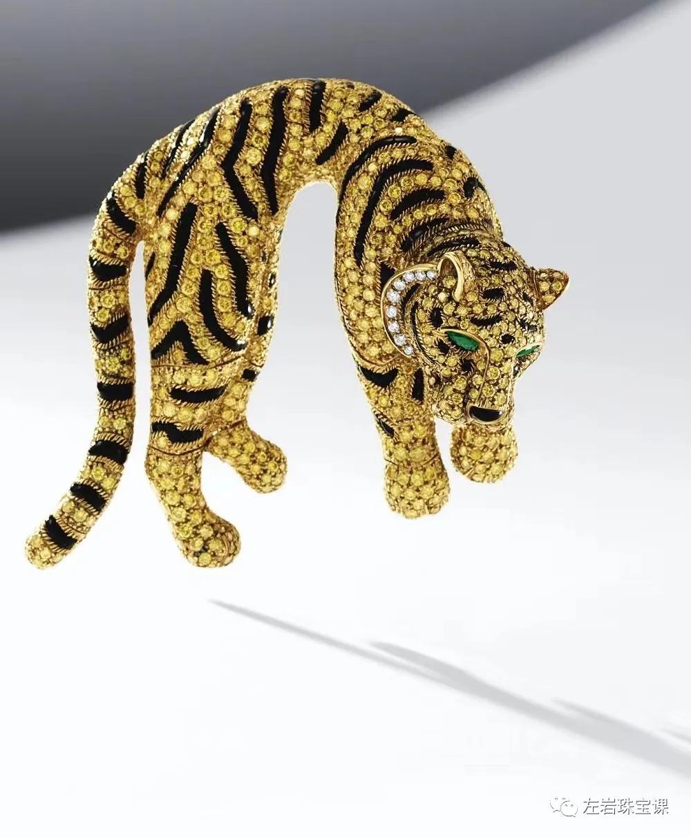 虎生肖戴什么首饰好运图片,生肖虎黄金的寓意和象征