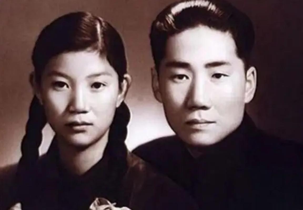 张文秋：毛主席双重亲家，两任丈夫皆烈士，02年身披*旗国**安详长眠