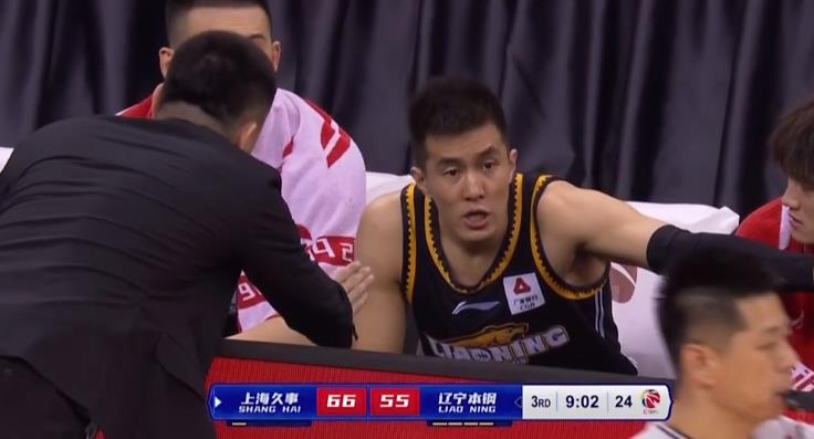 14-0！18-7！梅洛狂飙，赵继伟恶意犯规，郭艾伦和杨鸣争论