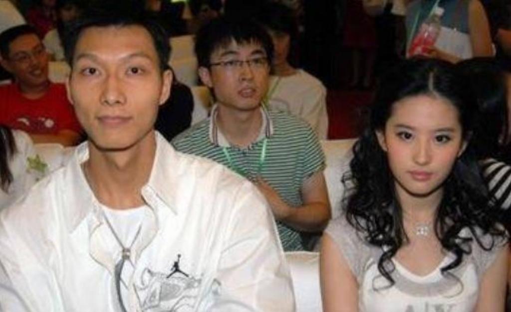 易建联老婆荆灵个人简历,易建联和妻子荆灵