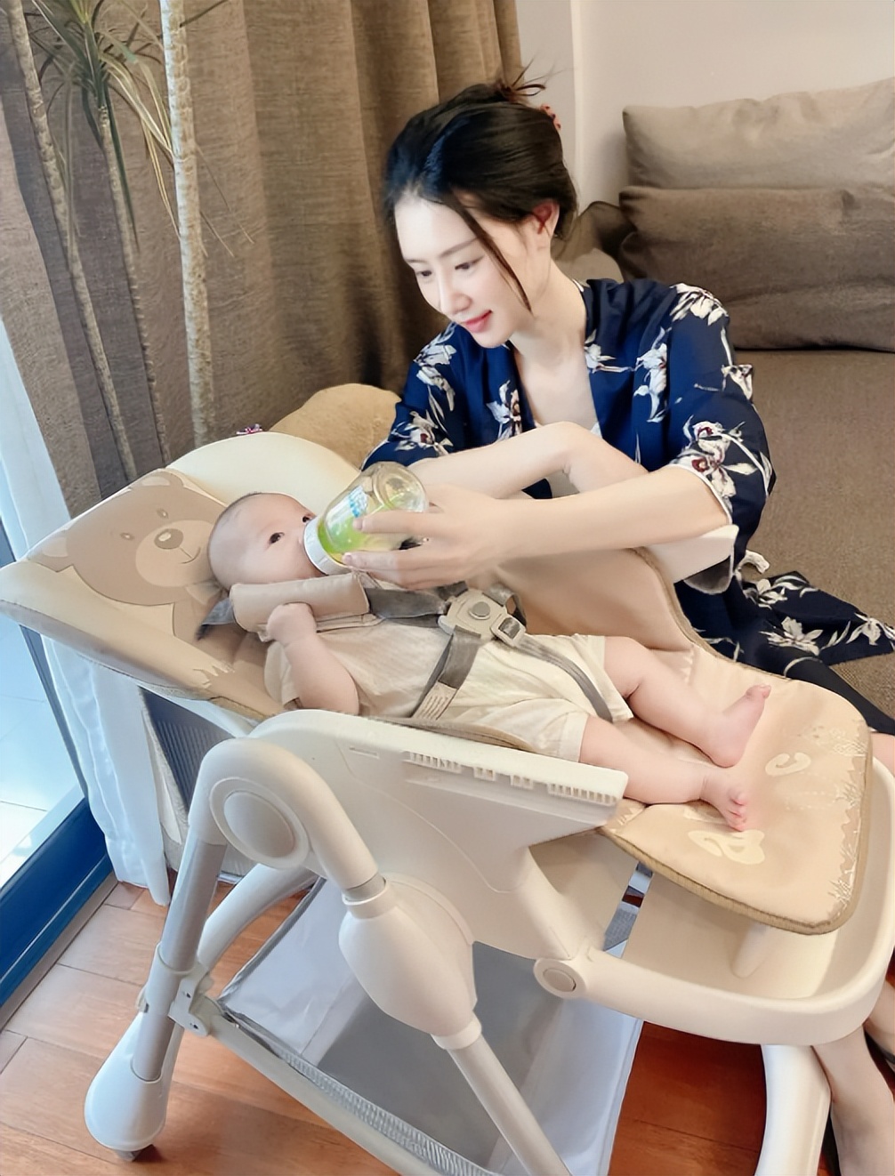 婆婆把我的喂奶视频照片发到微信群去了，需要起诉吗？