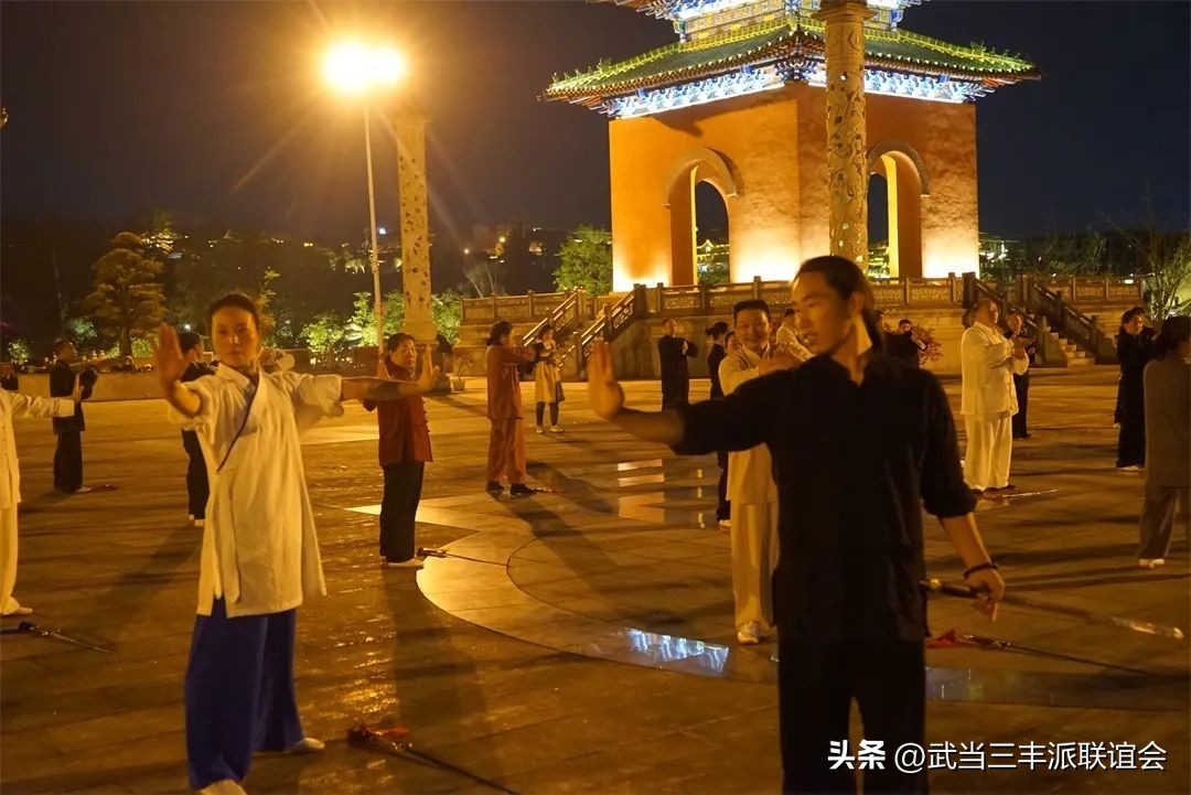 为何早上练功后会有很强的瞌睡感？晚上练了又睡不着？如何改善？