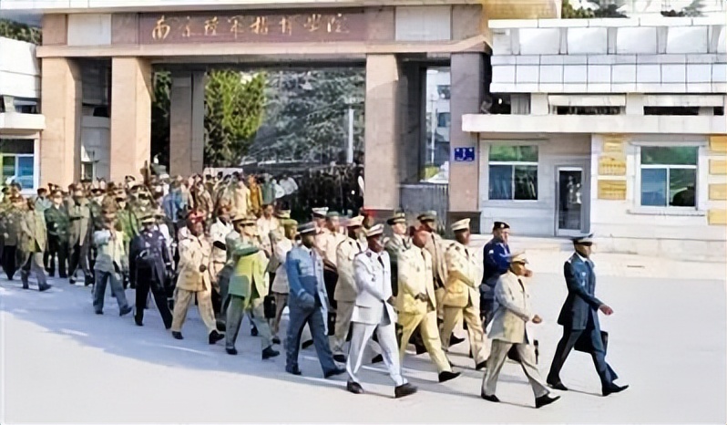 打起“地雷战”的非洲将军，在中国军校学到了哪些本领？