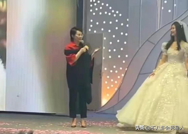 5岁袁立素颜近照曝光露双下巴脸,45岁袁立素颜照曝光