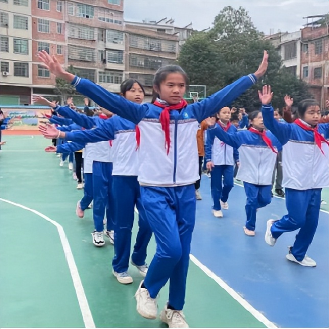 南康赤土民族小学,南康区赤土民族中心小学六年级