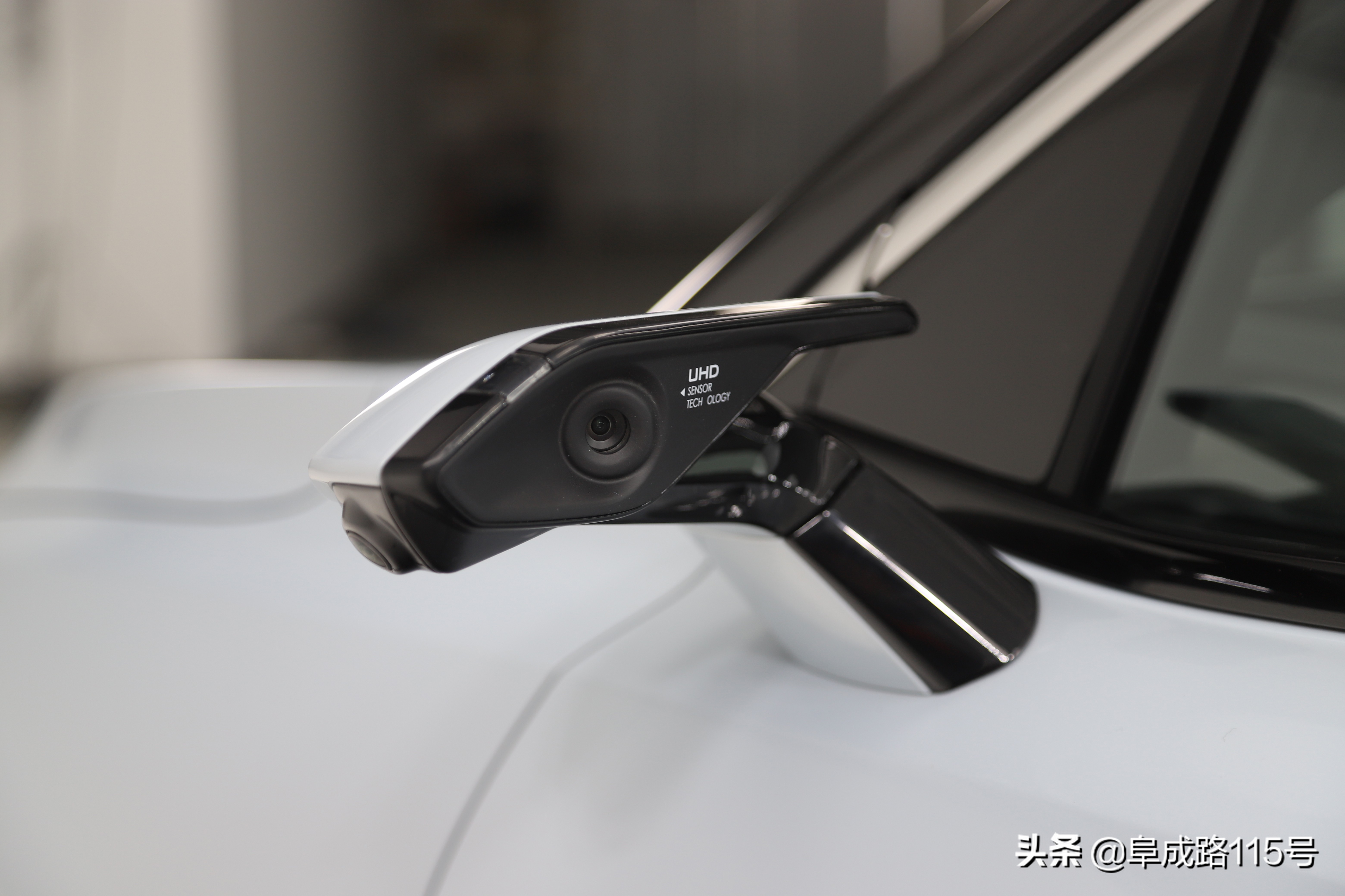 电子后视镜、鸿蒙OS车机这台叫魔方的北京特产有秘密