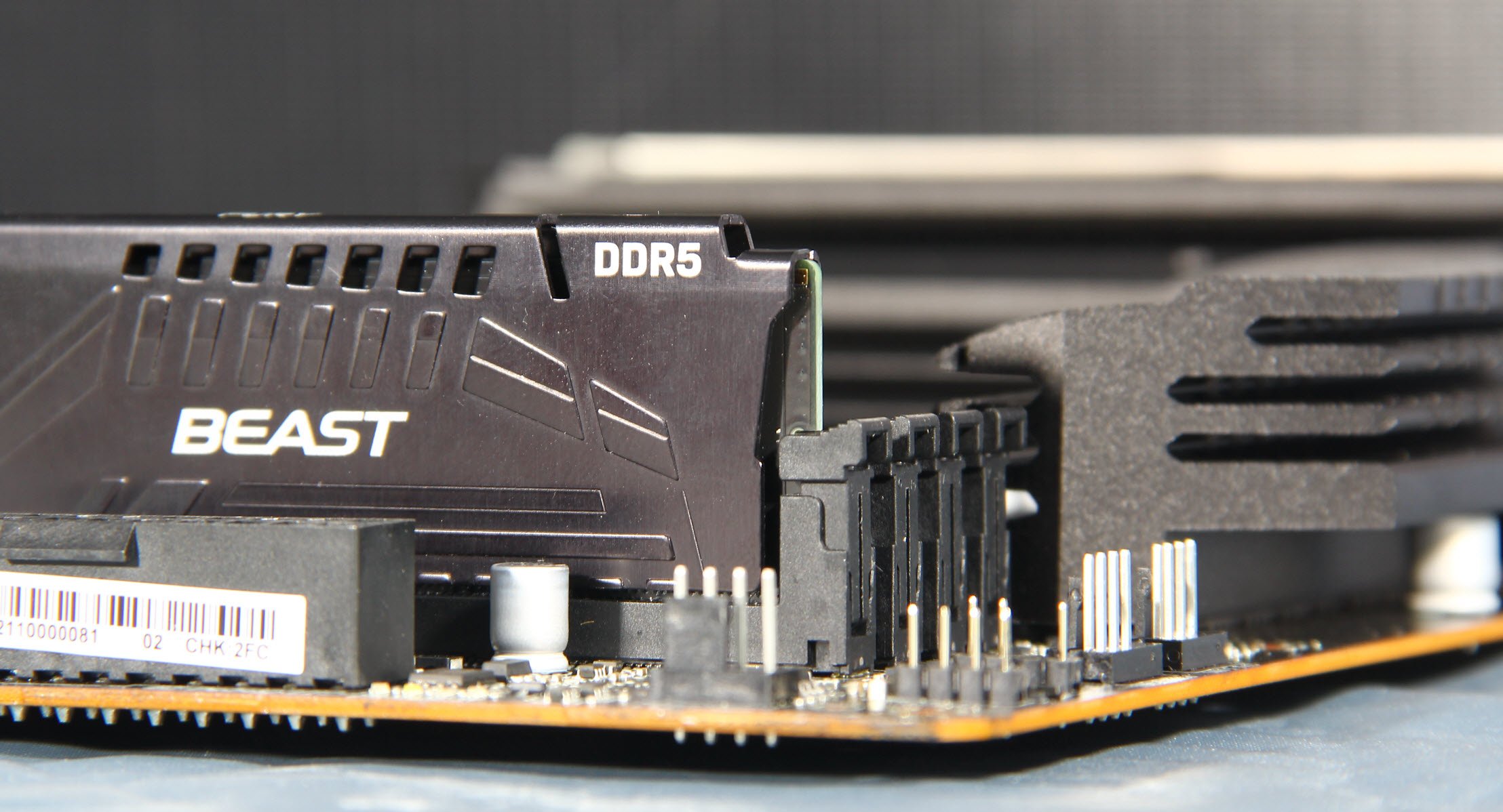 12代i712700kf跟i712700k区别,十二代i712700kf和12700k哪个好