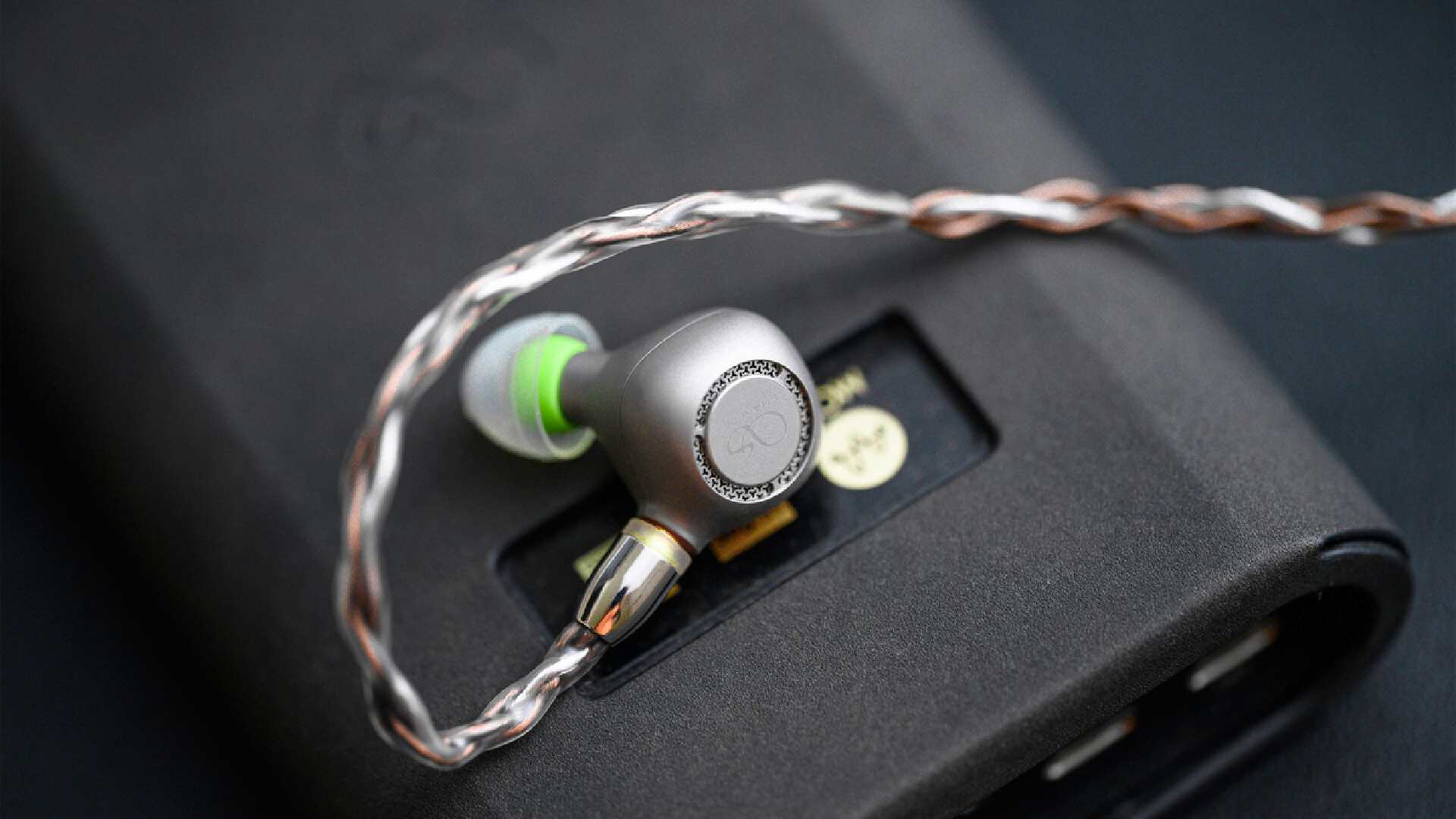 山灵耳机mg800重低音效果,山灵mg800普通版和限量版