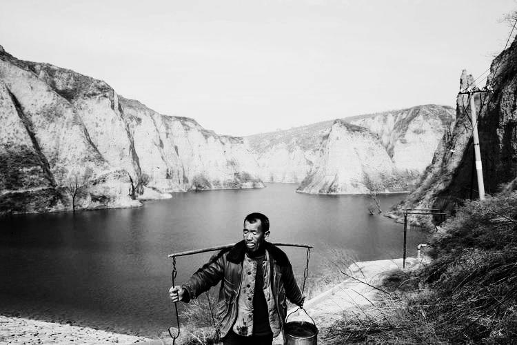 活着和许三观卖血记解读,活着许三观卖血记时代背景