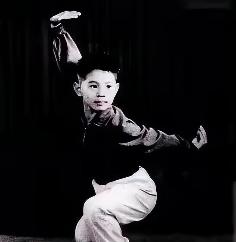 黄秋燕和李连杰有几个孩子,黄秋燕的两个女儿还认李连杰吗