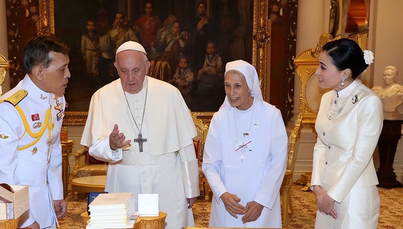 泰国拉玛十世王后照片,泰国国王拉玛十世图片