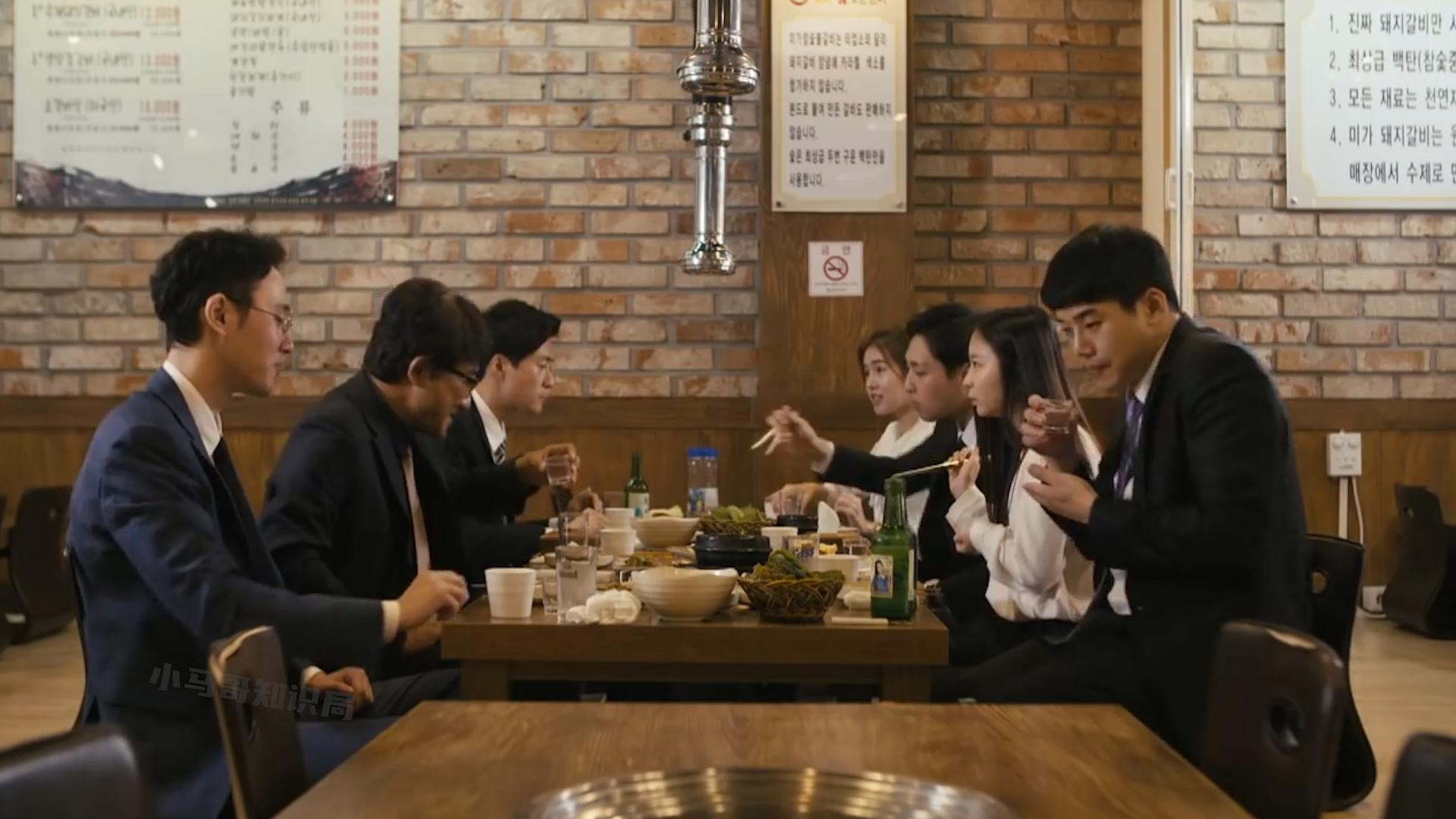 一天只睡三个小时靠咖啡解困,一天只睡四小时四杯拿铁能挺住吗