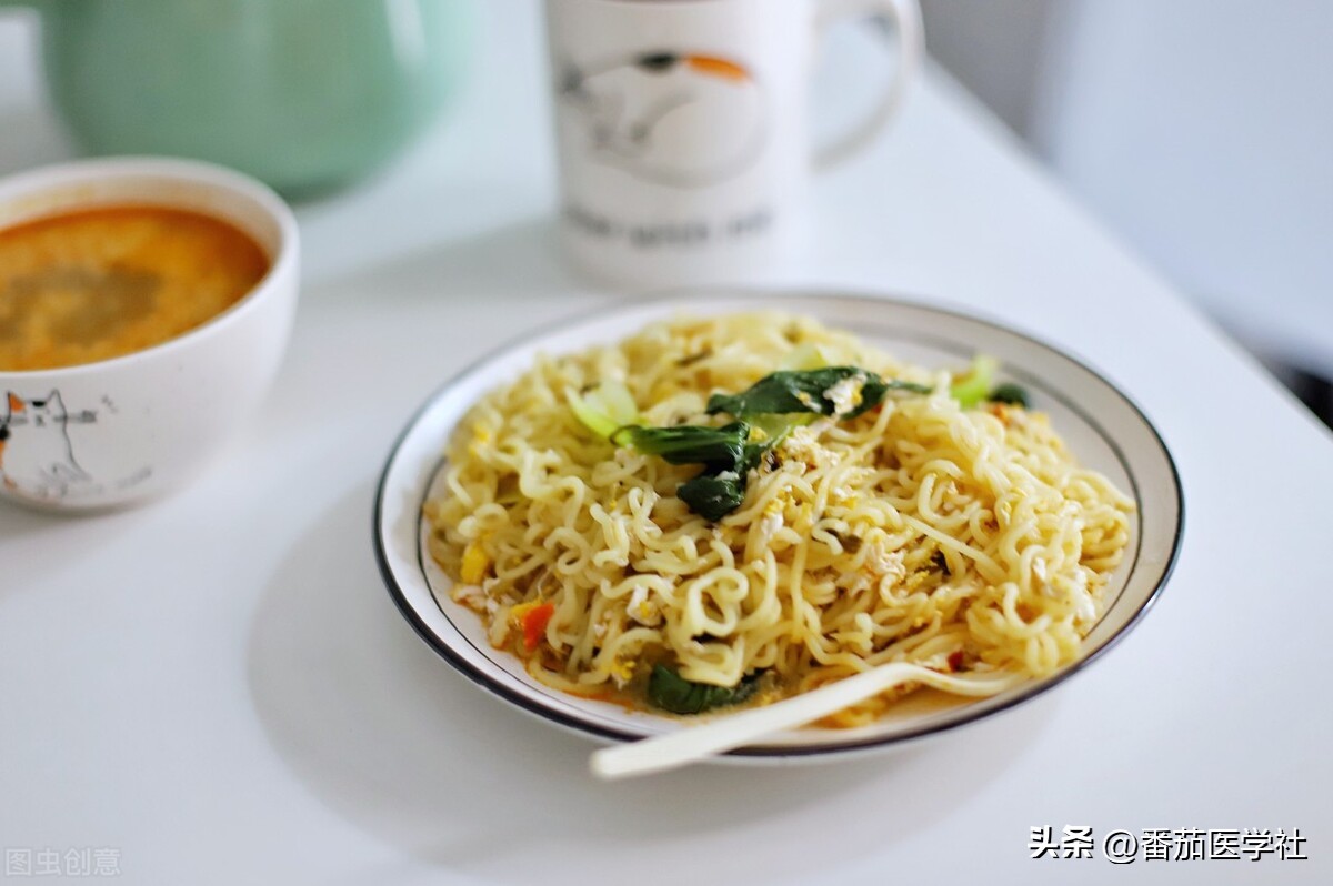 吃方便面是好还是坏,给你解读一下吃方便面有什么害处