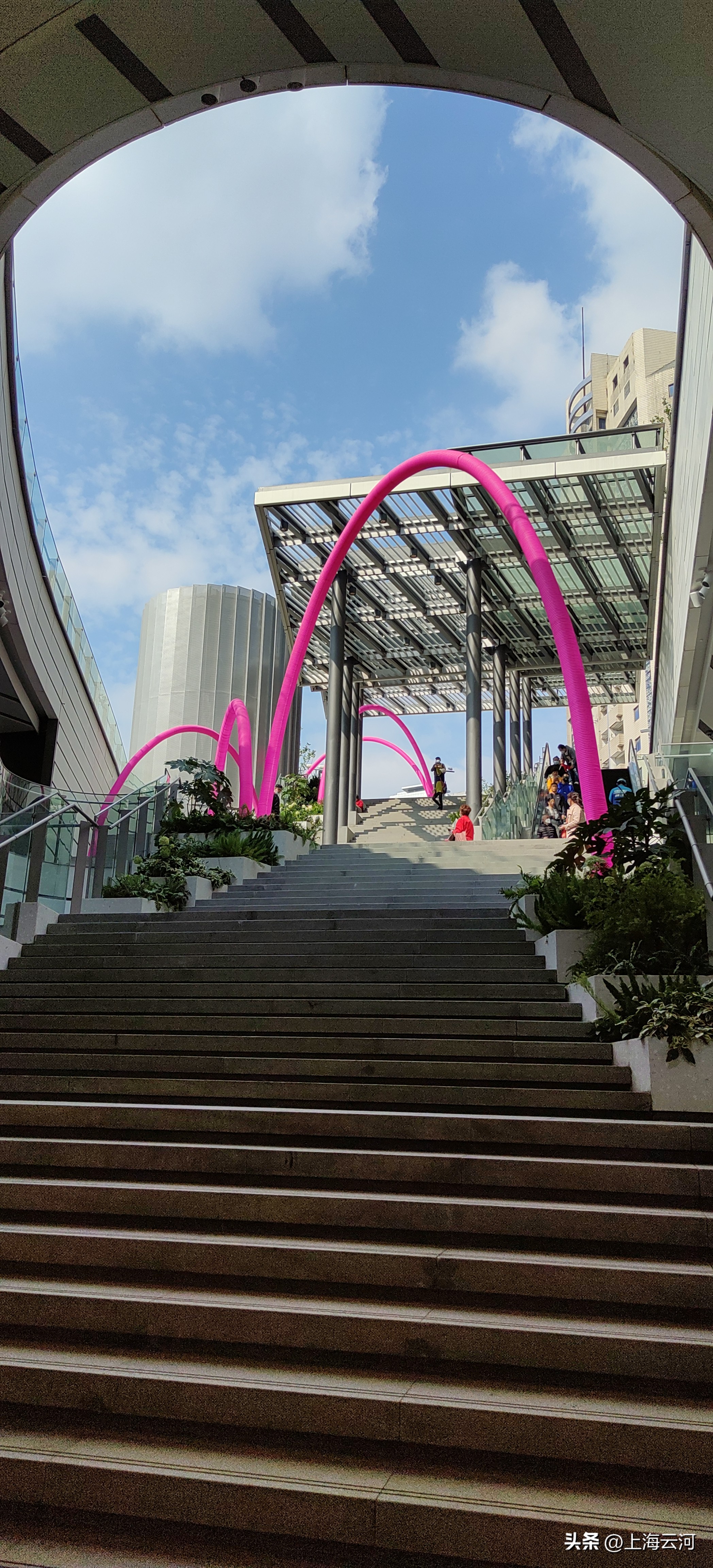 恢复正常生活后，我也看到过他们，他们的脸上有笑容