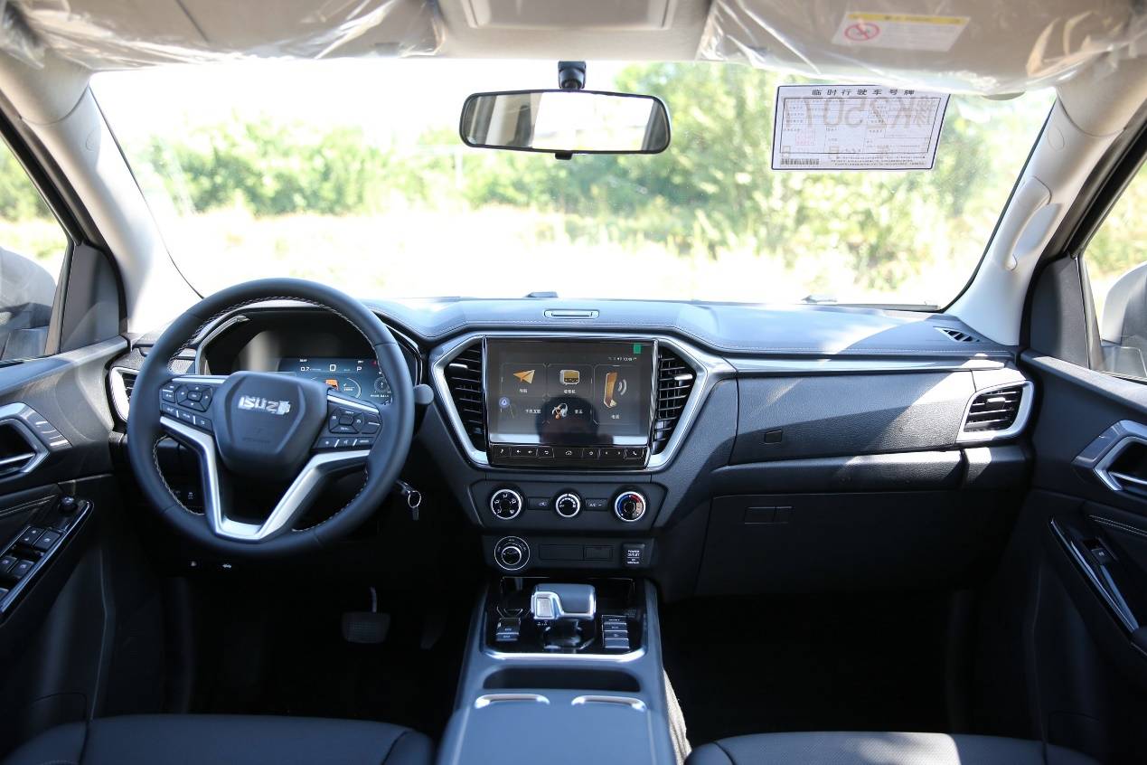 五十铃皮卡铃拓和d-max外观区别,五十铃皮卡铃拓2.5t四驱手动测试