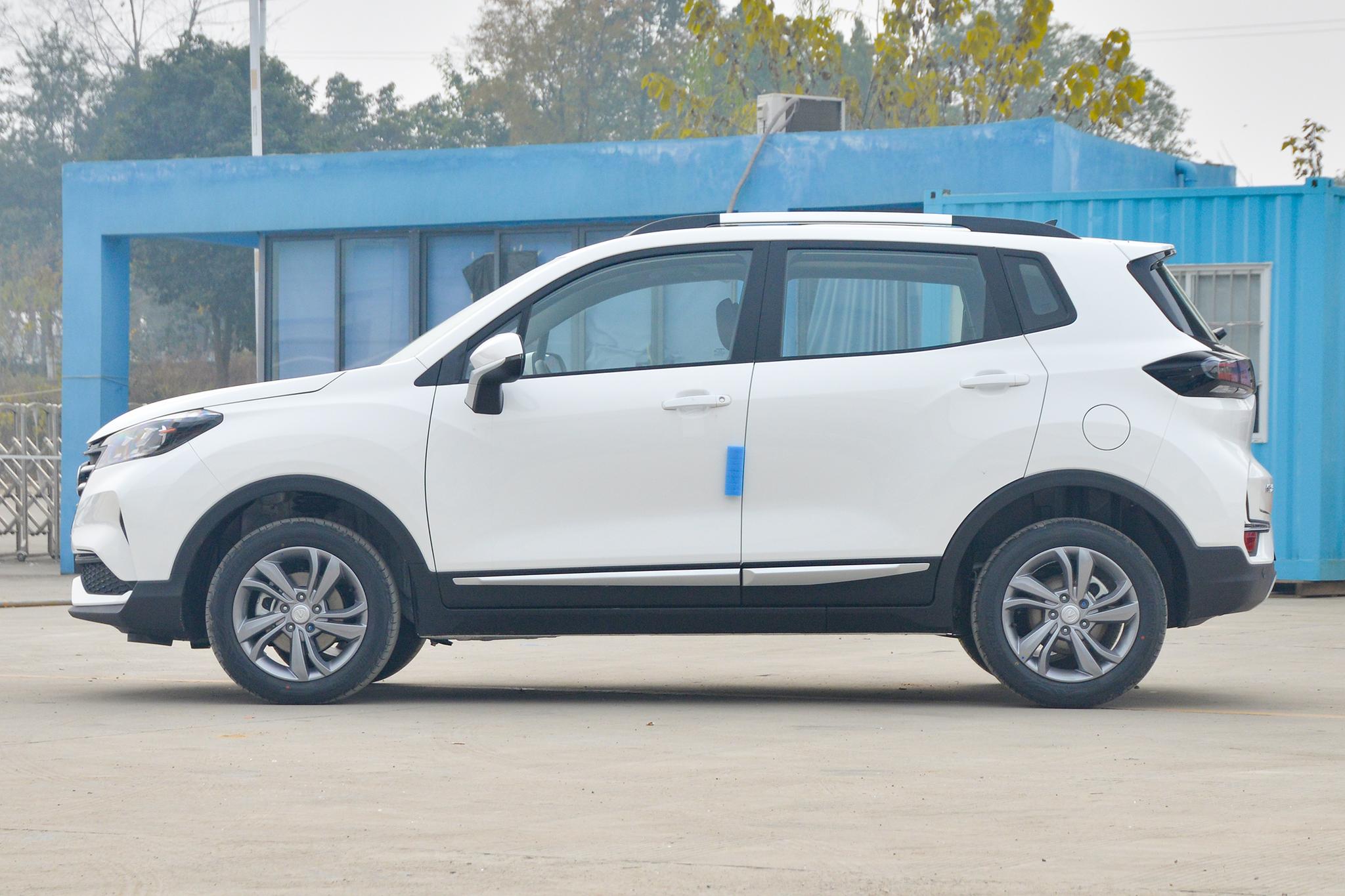 16年长安cs15手动油耗,1.5T发动机百公里6.1升油耗多少