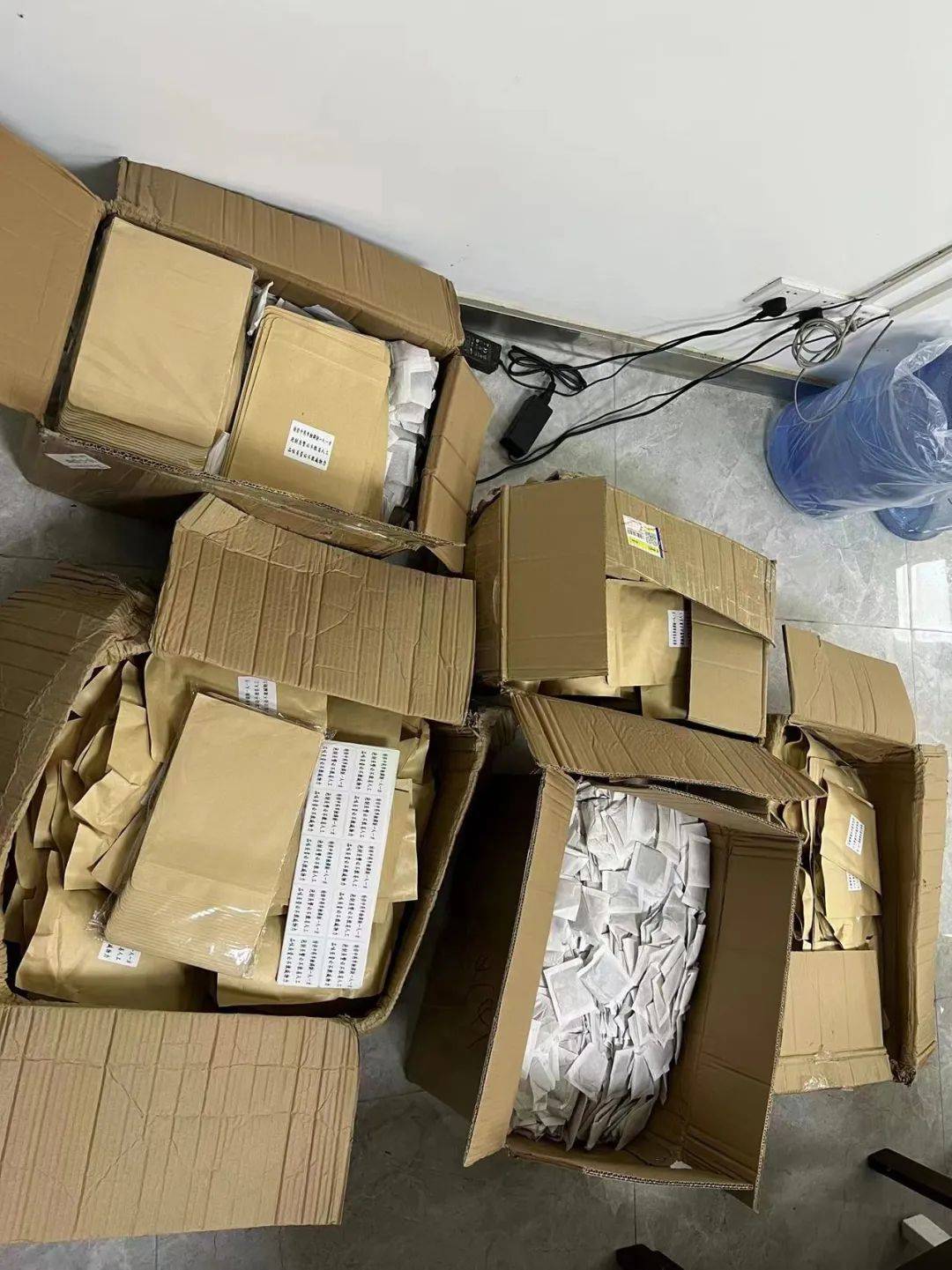 冒牌医生义诊专骗老人牟取暴利,假医生骗老人结果被真的医生拆穿