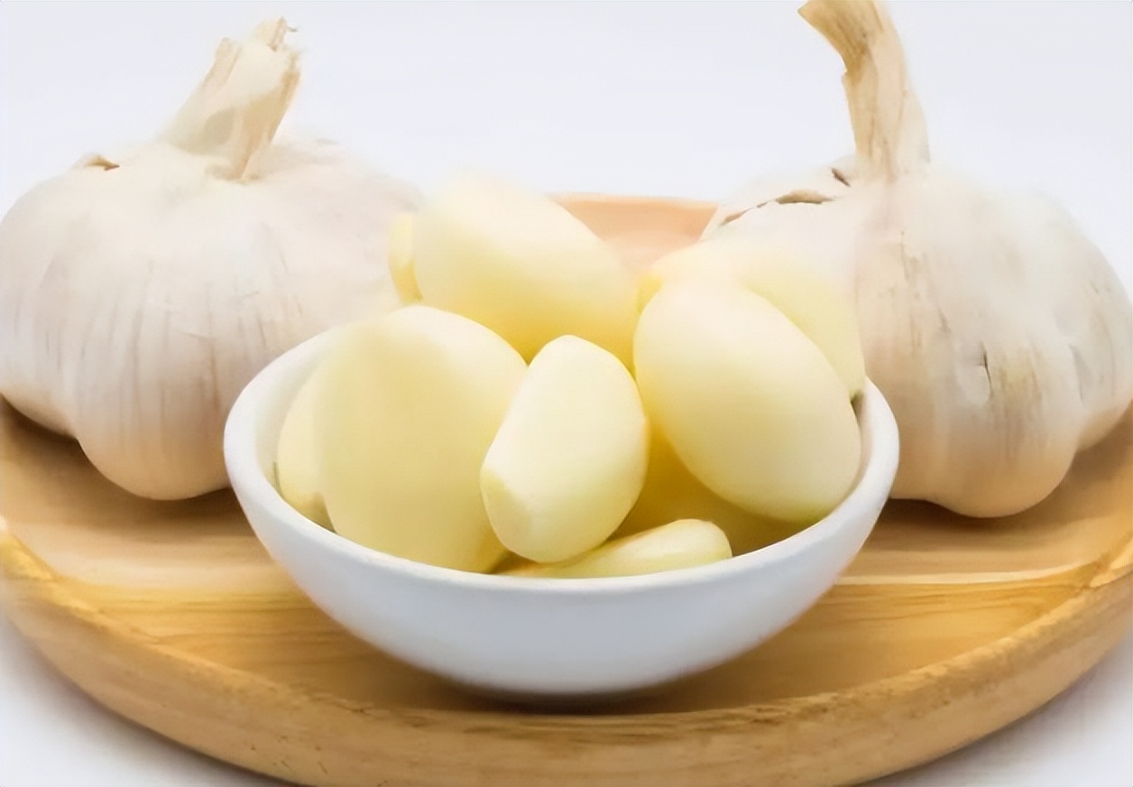 糖尿病吃生大蒜能降血糖吗,糖尿病人吃大蒜能使血糖升高吗