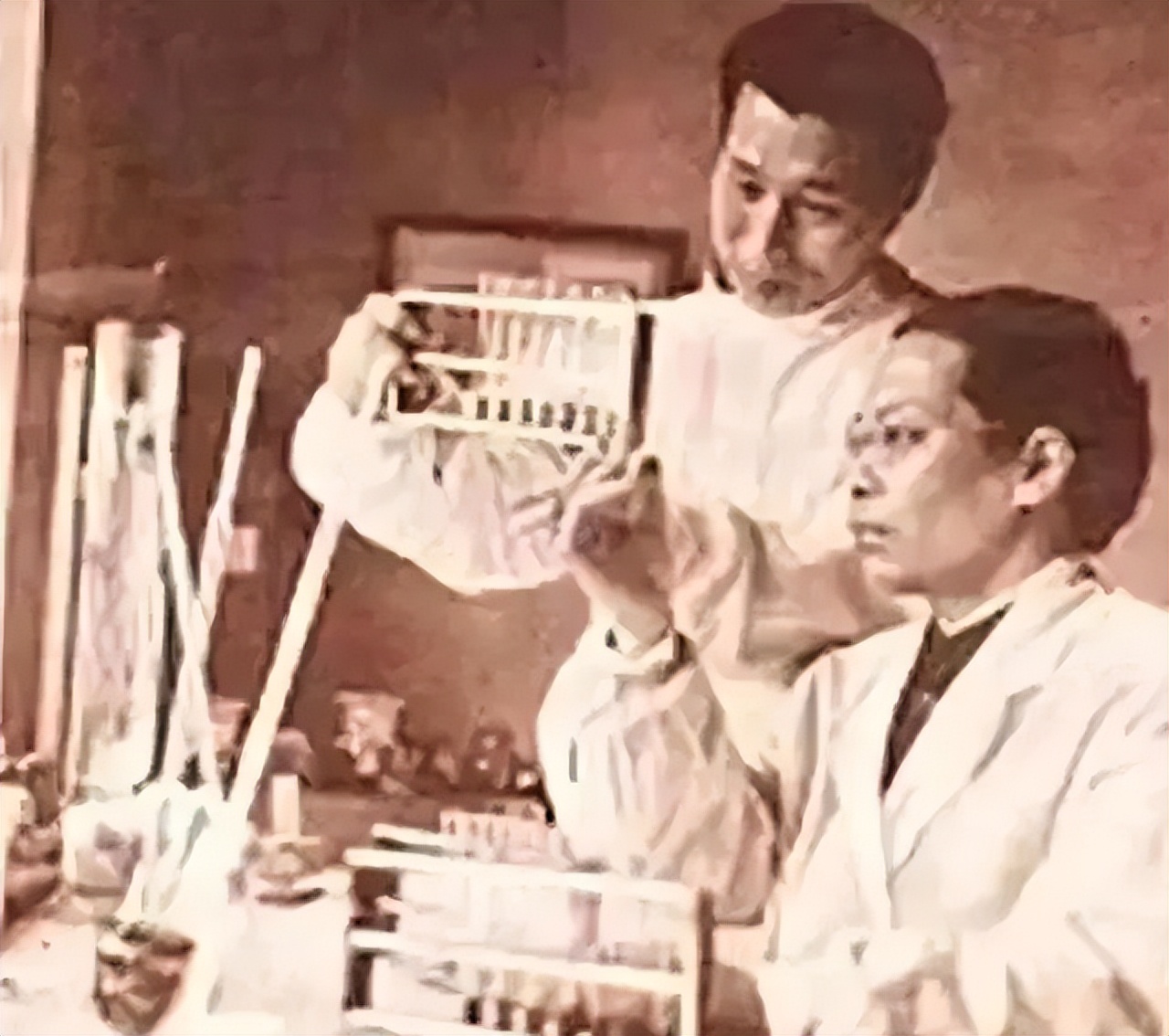 她是毛*东泽**赞叹的针灸名医，是周恩来关心的红色特工，也是石家庄第一位女*产党共**员