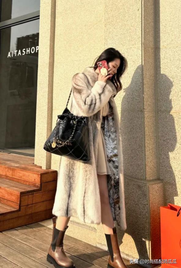 穿皮草显高贵,连帽皮草搭配什么穿好看