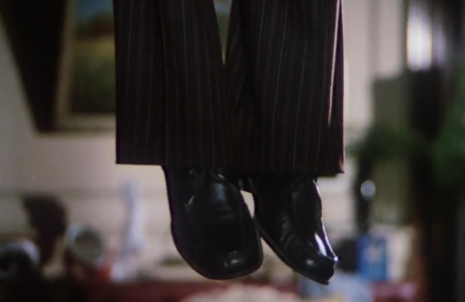 白雾街*杀凶**案：男人离奇死于电车，警方竟靠化妆品找到了有利线索