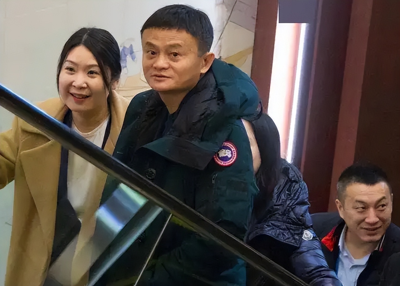 富人波司登，穷人穿大鹅？大鹅销量暴跌，韭菜割不动了