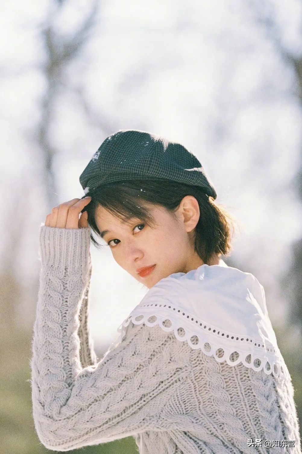 冬天披发好看又显脸小的发型,冬季干净利落减龄的发型