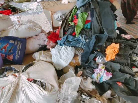 送给你旧衣服的人是一种什么心理,给别人旧衣服的人的心理