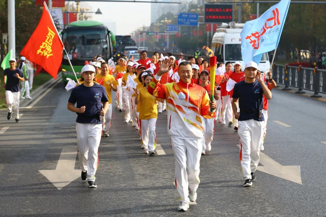 省运会火炬场外传递圆满收官！今天，为浔城骄傲！