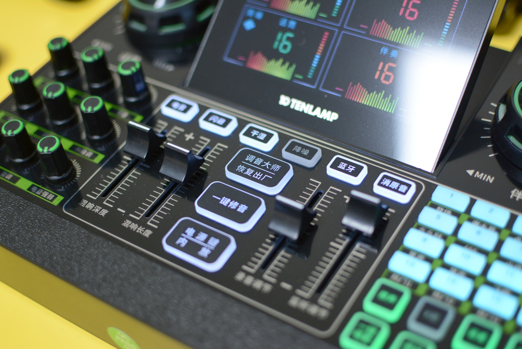 被董宇辉的才华打动，尝试开启直播，十盏灯G10声卡测评