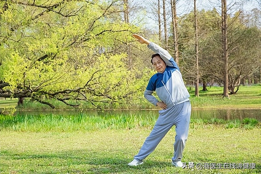 老年人如何缓解膝盖的疼痛,中老年人突然膝盖痛是什么原因
