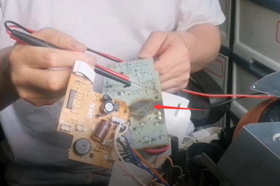 日本电饭煲误插220v烧坏怎么修,进口电饭煲烧坏了怎么修理