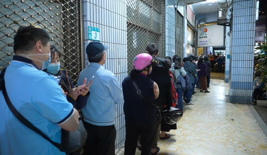 很怕客人点蛋包饭…彻夜排队只买到十颗蛋,台湾蛋荒,前所未见!