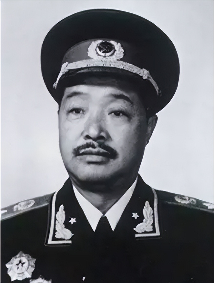 蒋介石如何评价十大元帅？唯有*德朱**可称上帅，贺龙这个人太可怕了