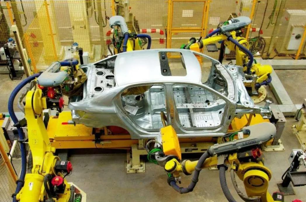 汽车寿命一般开几年,一辆汽车的寿命多少时间报废