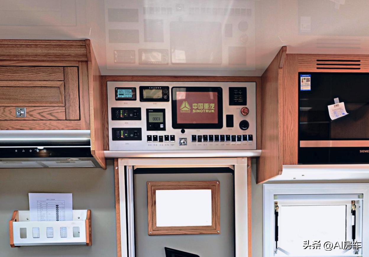 新重汽豪沃4x4越野房车自驾视频,重汽无疆4x4四驱越野房车氮气减震