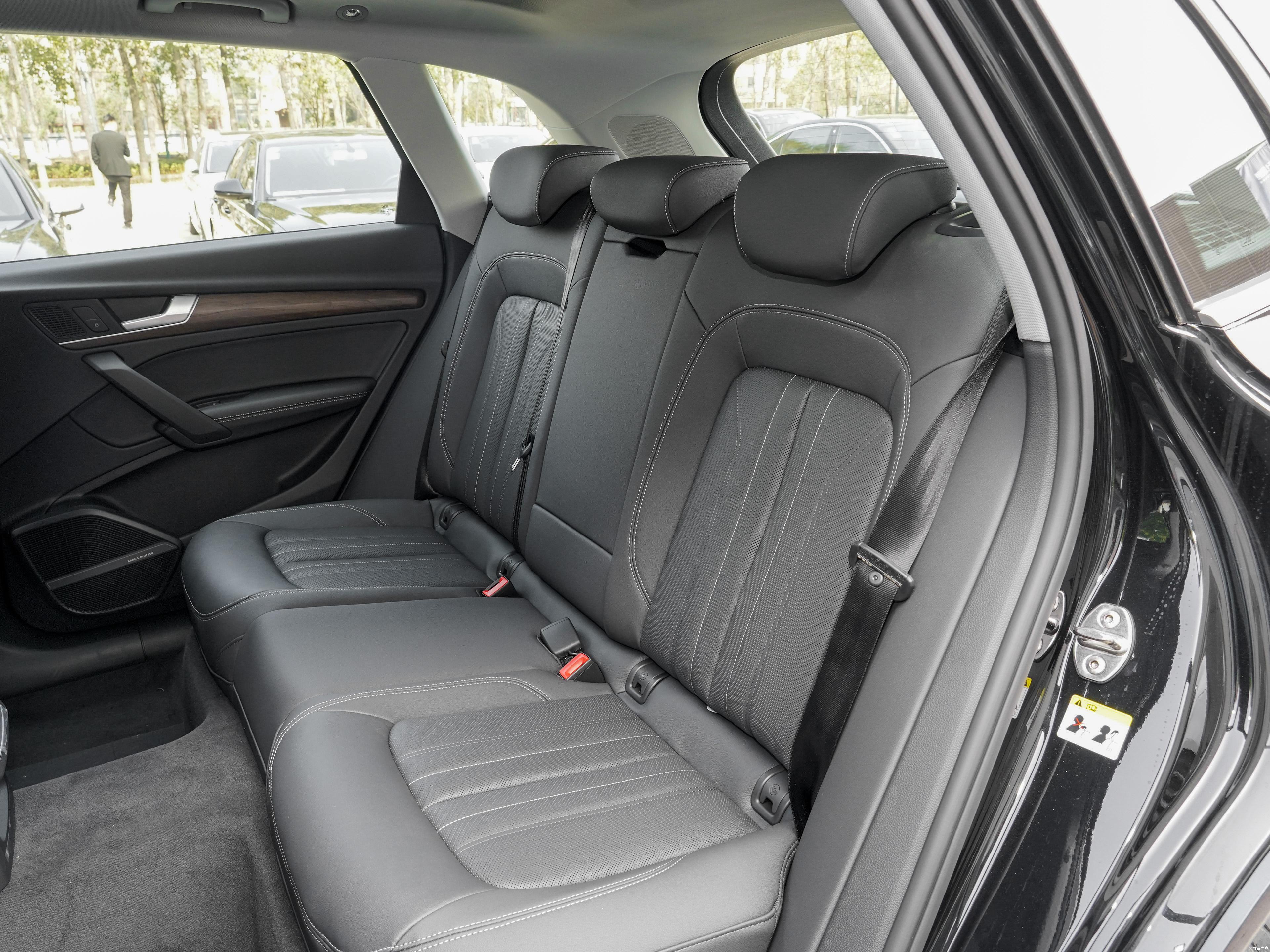 2022款奥迪q5l45t豪华致雅型试驾,2022奥迪q5l45tfsi致雅型黑色