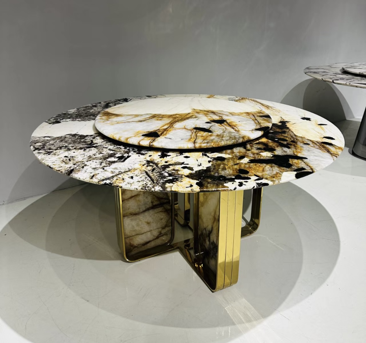 岩板餐桌跟天然石餐桌哪个好,岩板餐桌最新款式图片